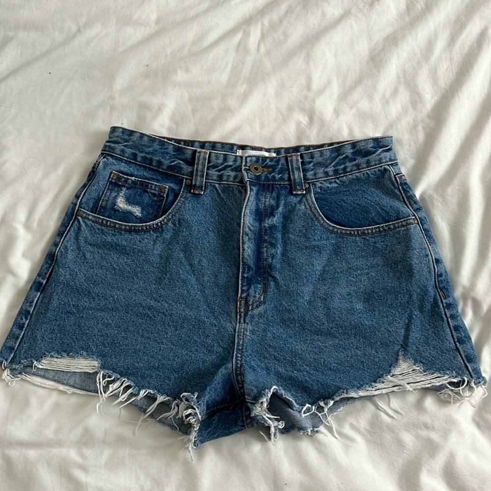 Cotton On high rise mom shorts in dark wash US size 8!